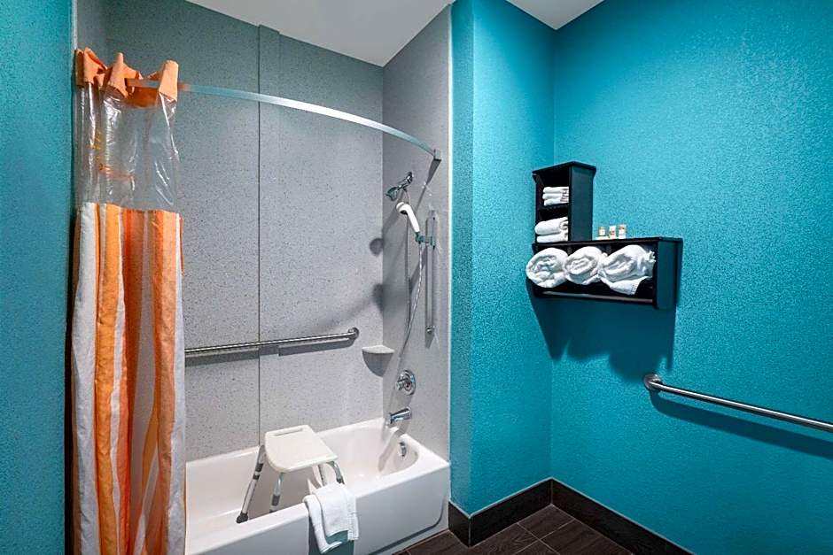 La Quinta Inn & Suites by Wyndham Knoxville East