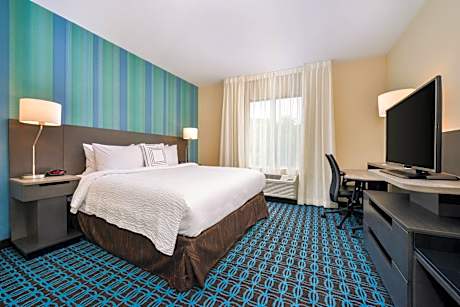 King Room with Roll-in Shower - Mobility Accessible