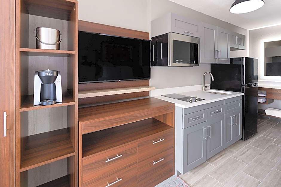 Hawthorn Extended Stay by Wyndham Columbia / Ft. Jackson