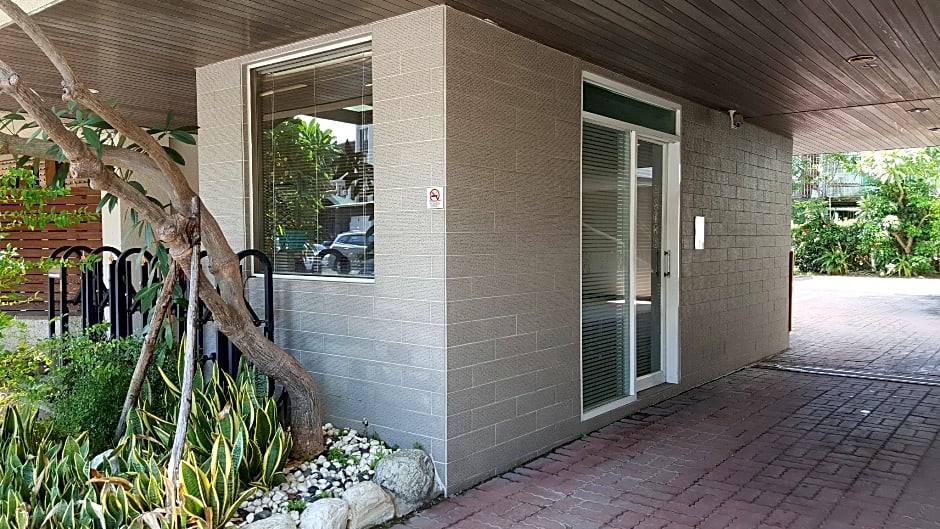 The Riverside Hotel & Motel