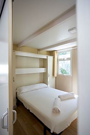 Bungalow (5 Adults)