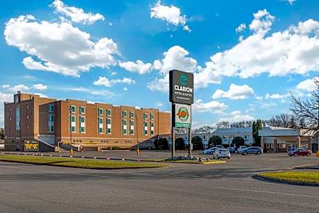 Clarion Hotel & Suites Brandon