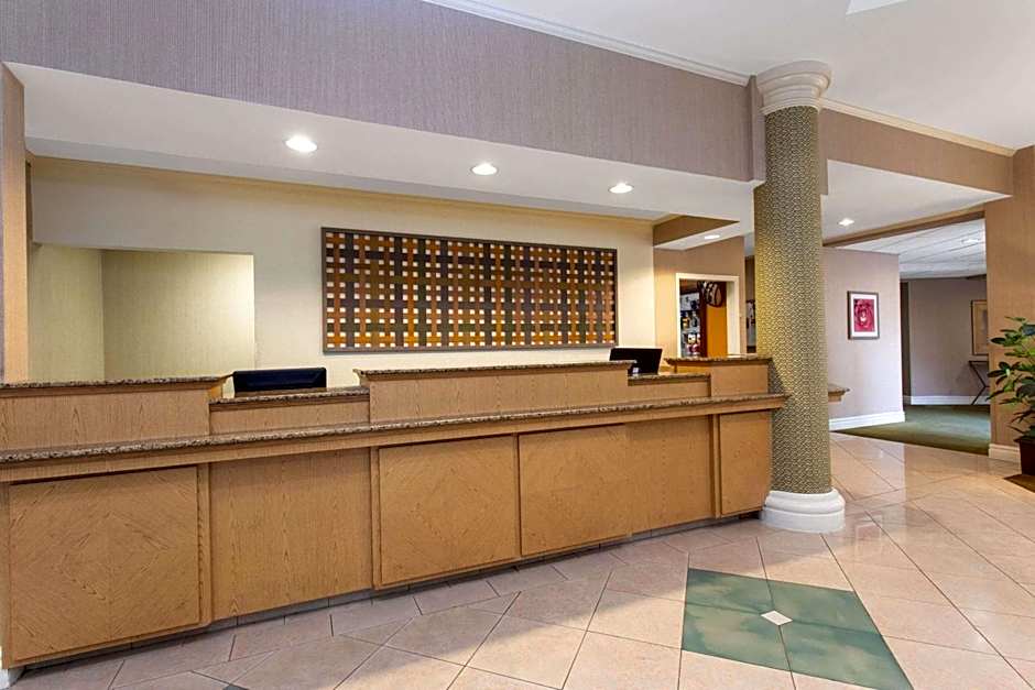 La Quinta Inn & Suites by Wyndham Jacksonville Butler Blvd