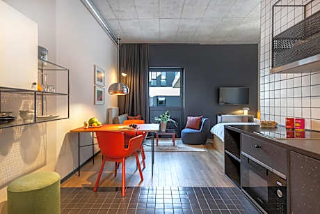 Design Apartment with King-Size-Bed