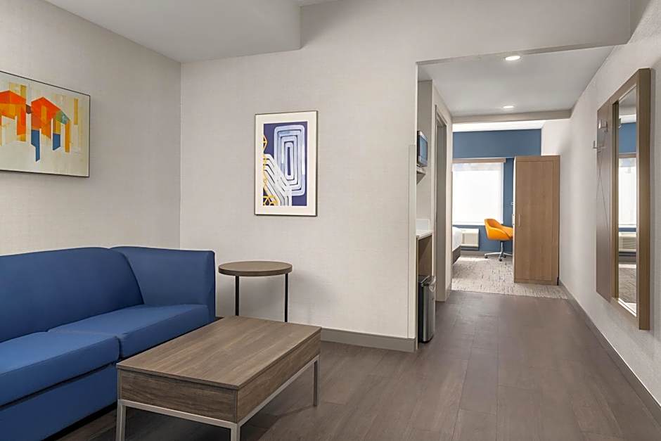 Holiday Inn Express & Suites Vaughan Southwest By IHG