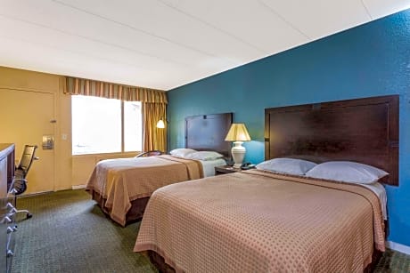 2 Double Beds Efficiency Non-Smoking
