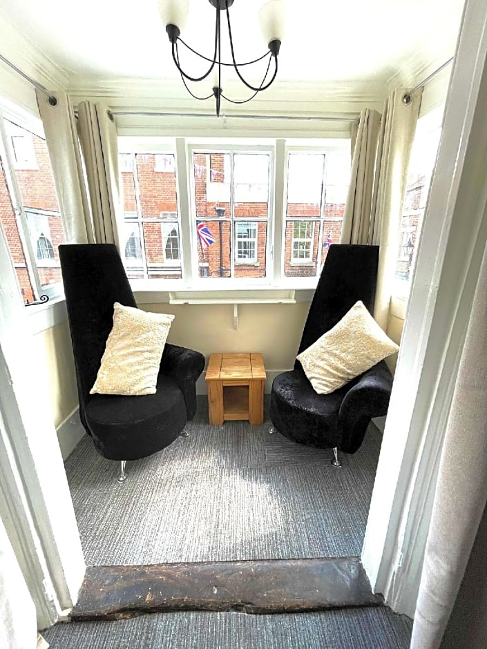 The Crown And Cushion