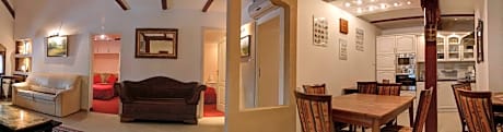 Deluxe Four -Bedroom Apartment  with Main Market Square View