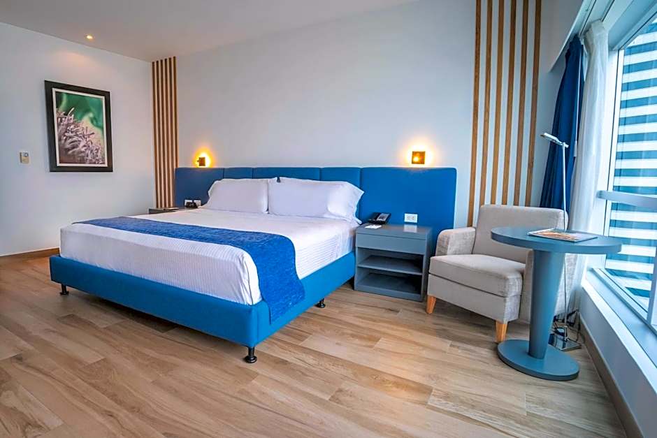 Wyndham Guayaquil, Puerto Santa Ana