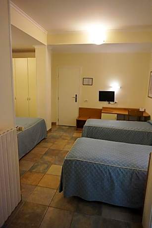 Classic Quadruple Room