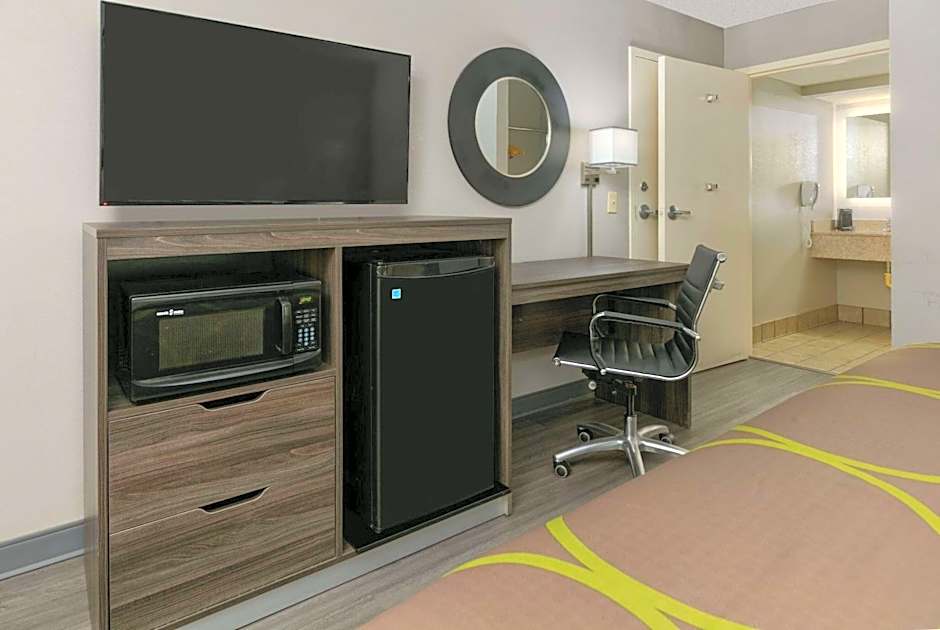 Super 8 by Wyndham Diberville Biloxi Area