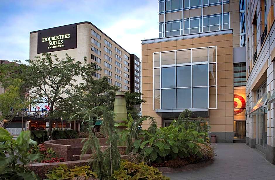 DoubleTree Suites By Hilton Minneapolis