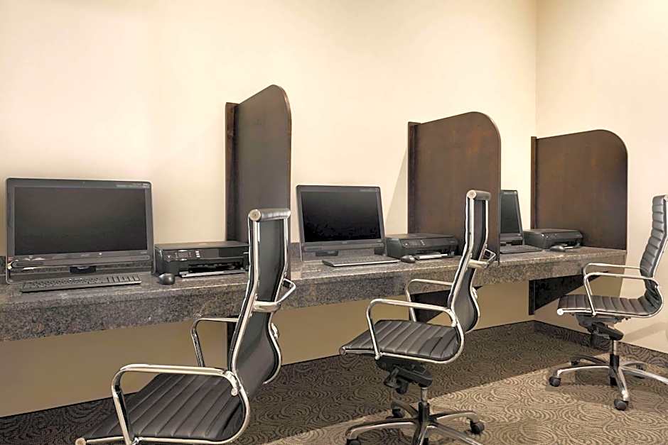 Ramada by Wyndham Emerald Park/Regina East