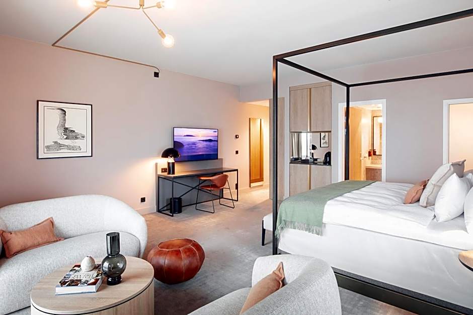 Clarion Hotel Sea U