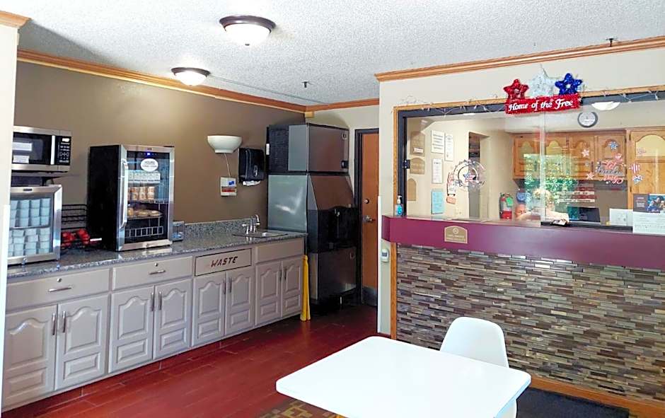 Super 8 by Wyndham Dunbar/Charleston Area