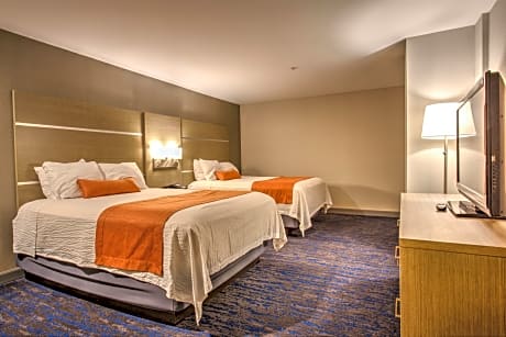 Suite-1 King 1 Queen - Non-Smoking, Sofabed, 42 Inch Lcd Television, Wet Bar, High Speed Internet Access, Microwave And Refrigerator, Continental Breakfast
