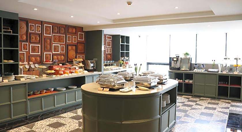 The Quart Ruamrudee by UHG