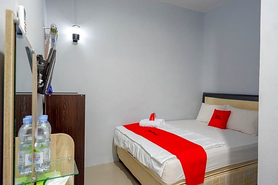 RedDoorz @ Hotel Grand Aulia Majene