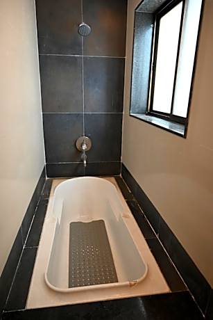 Premium Family Room with bath Tub