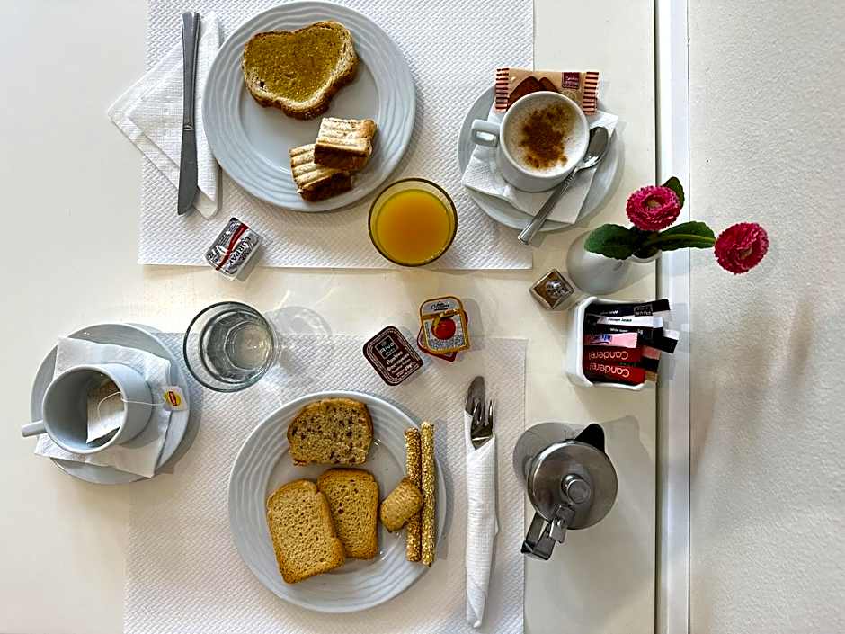 Anemoni Piraeus Hotel