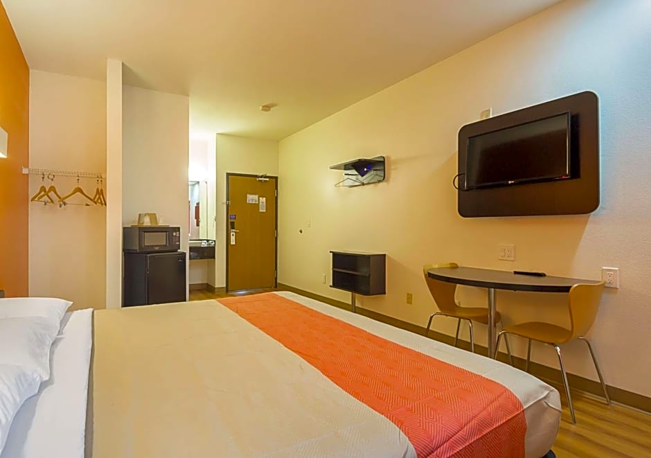 Motel 6 Dallas - Irving DFW Airport South