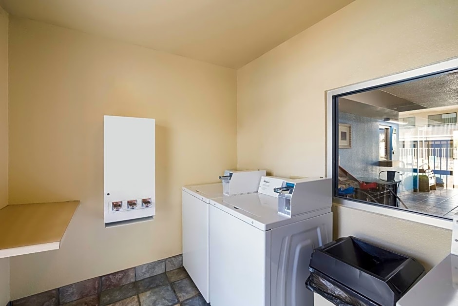 Knights Inn Sierra Vista / East Fry