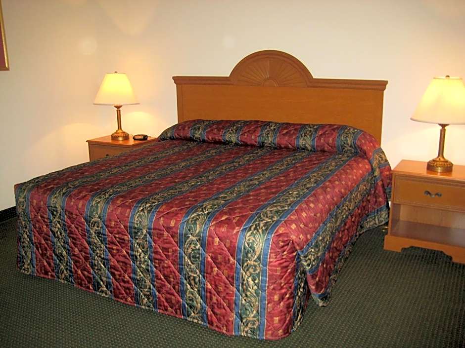 Photo 1 of 4 of 1 King Bed with Sofabed Suite