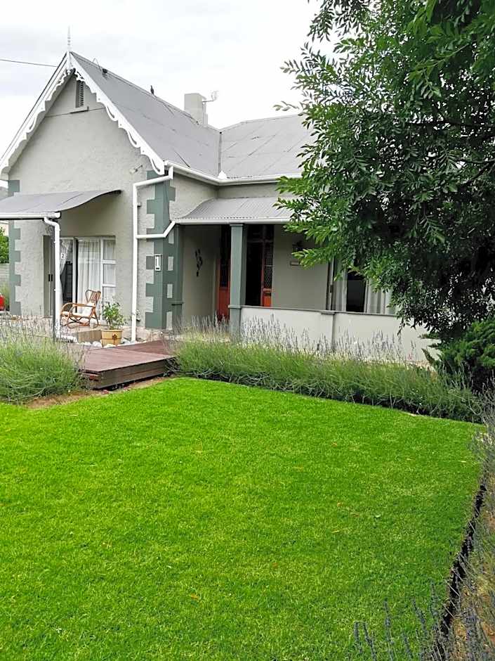 Tranquil House B&B @ 1 College Ave