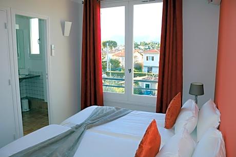 Twin Room Courtyard Side