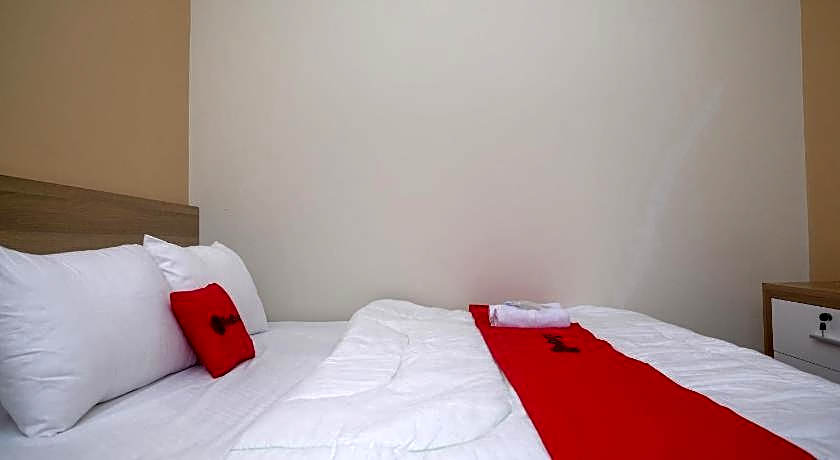 RedDoorz Plus near UMS Solo 2