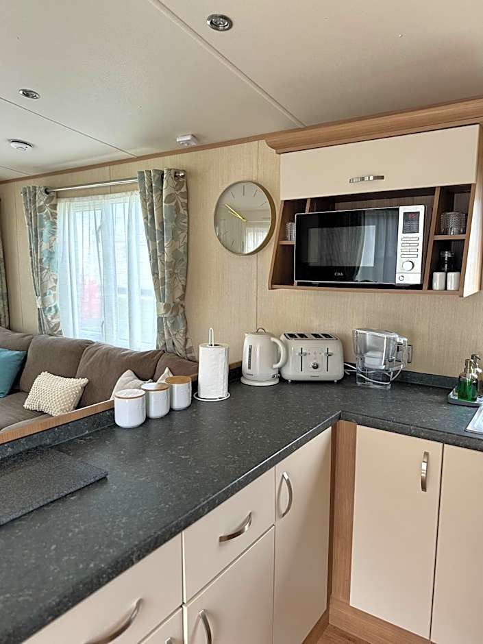 Hot tub retreat at Tattershall Lakes