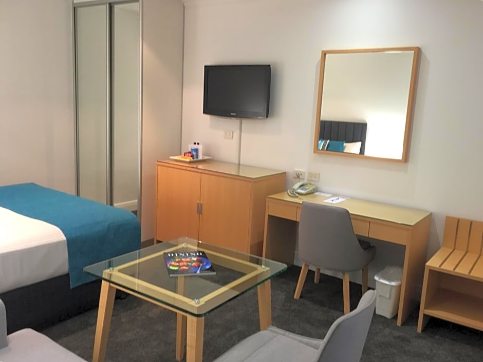 Ensenada Motor Inn and Suites