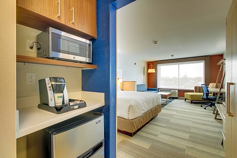 Holiday Inn Express & Suites Galesburg, an IHG Hotel