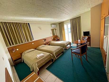 Triple Room with City View