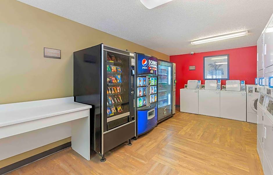 Extended Stay America Select Suites - Greensboro - Wendover Ave. - Big Tree Way