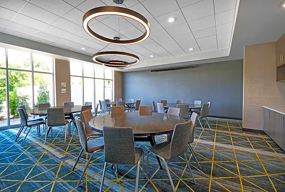 Holiday Inn Grand Rapids North By IHG