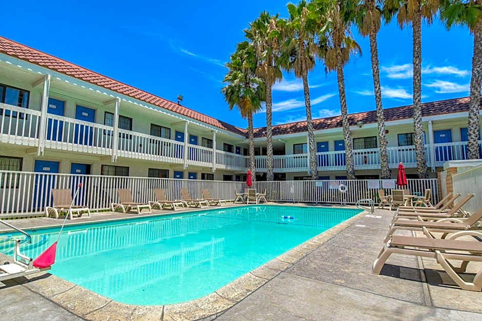 Motel 6-Pomona, CA - Los Angeles