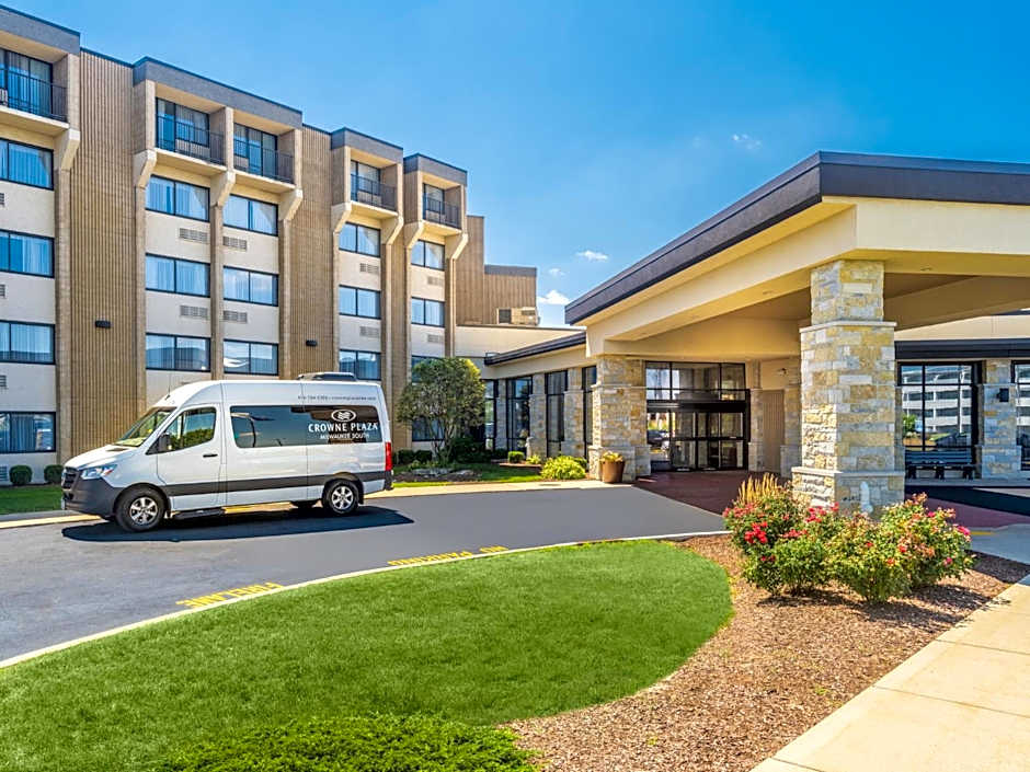 Crowne Plaza Milwaukee Airport by IHG