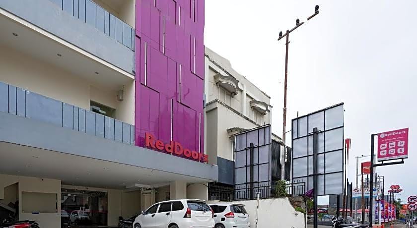 RedDoorz plus @ UNO Jalan Merak Samarinda