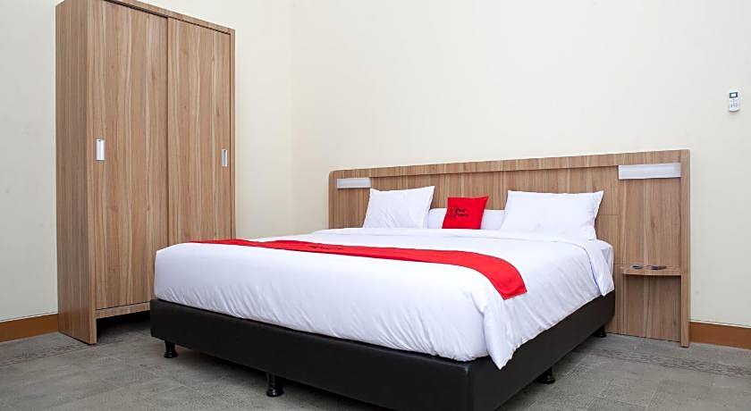 RedDoorz Plus near Pasundan University