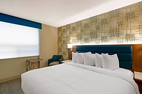 Family Suite with One King Bed and Two Queen Beds - Non-Smoking