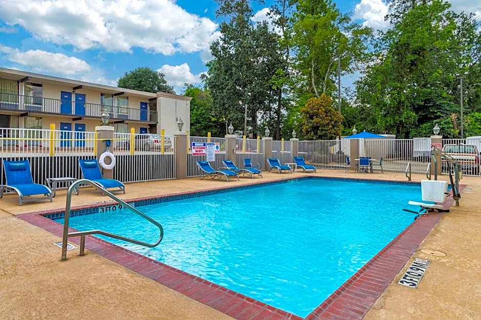 Comfort Inn & Suites Cleveland TX