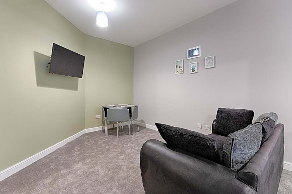 Contractor Base - Kitchen - Parking Included