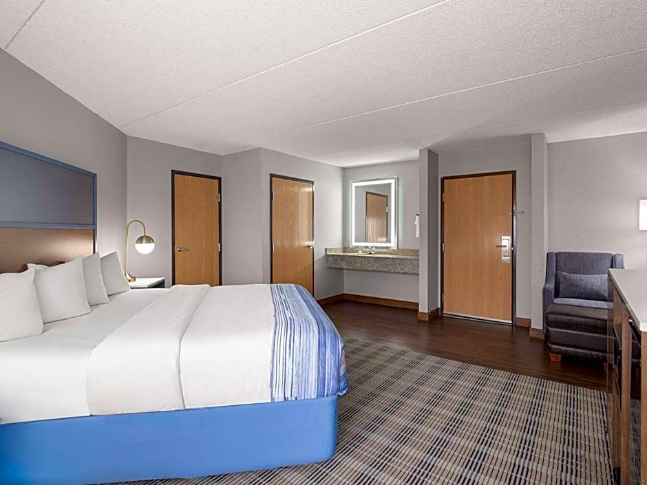 AmericInn by Wyndham Shakopee Near Canterbury Park