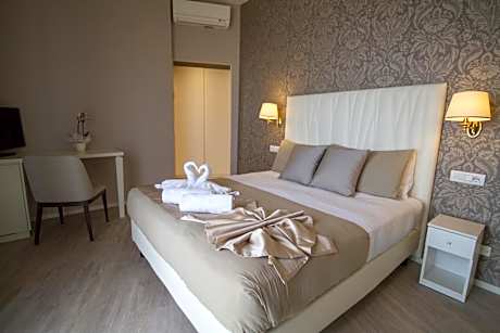 Deluxe Triple Room with Sea View