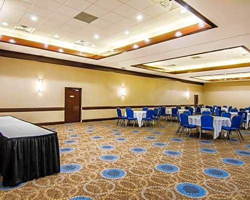 Comfort Inn & Suites Plano East