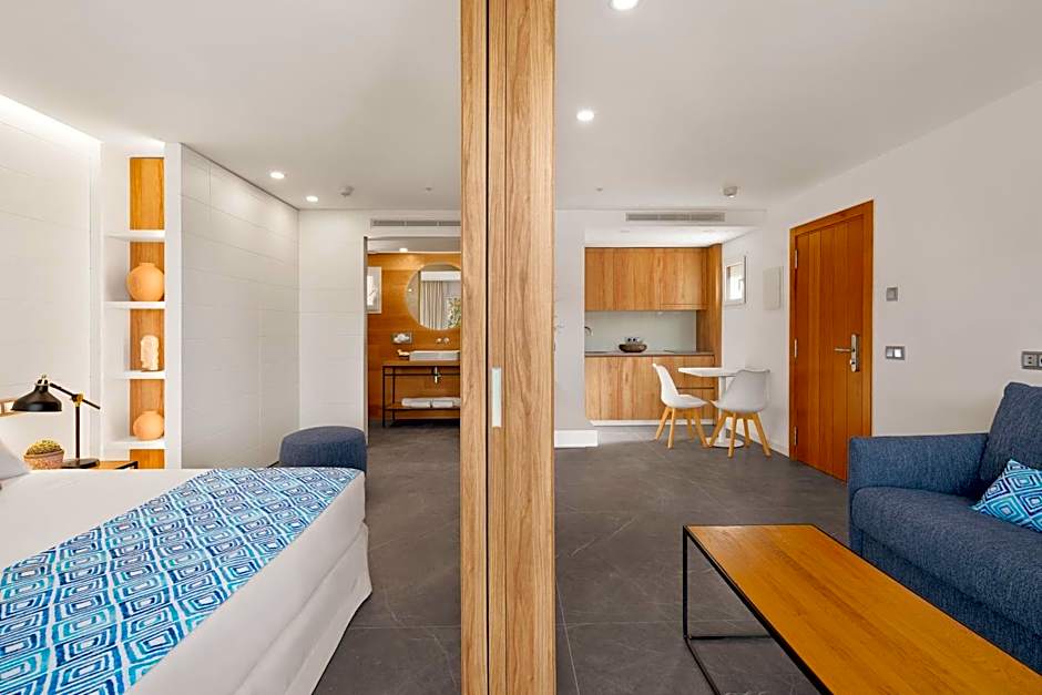 Bahia Camp de Mar Suites