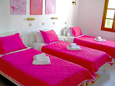 Connecting Studios (5 Adults)