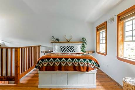 Fern Gully, Coastal Bohemian Loft at Beach