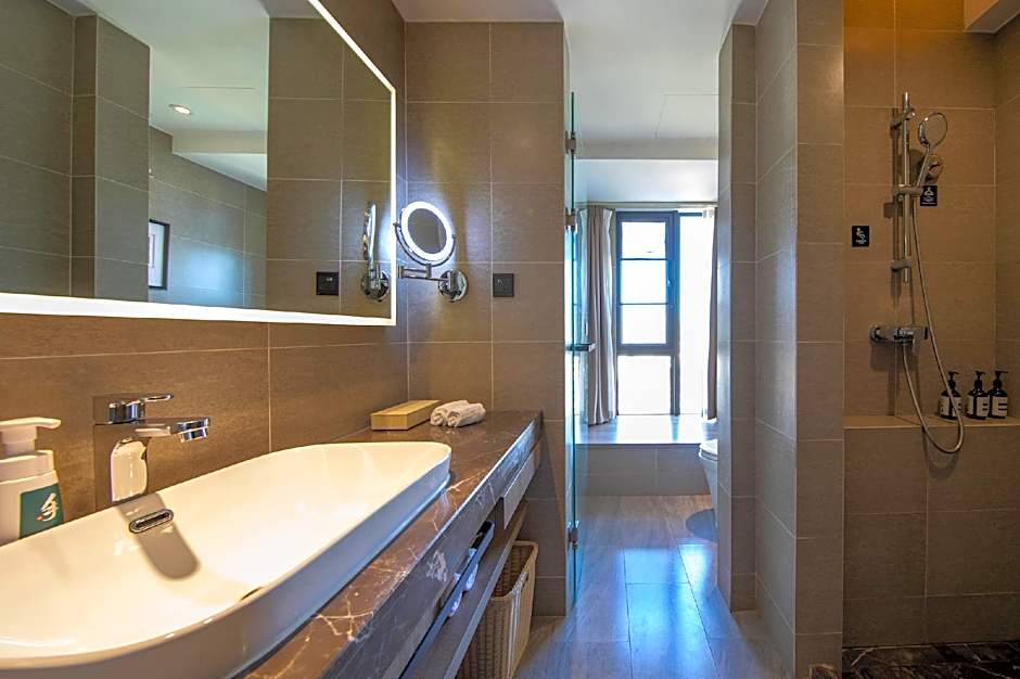 Atour Hotel Kunming Dian Lake